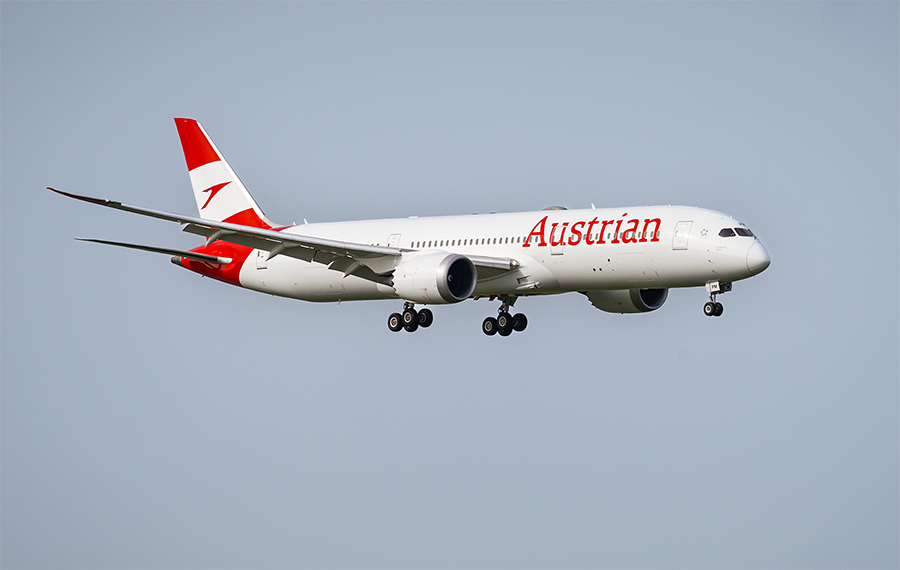 Flypast by Austrian Airlines’ new Boeing 787-9 at AIRPOWER24